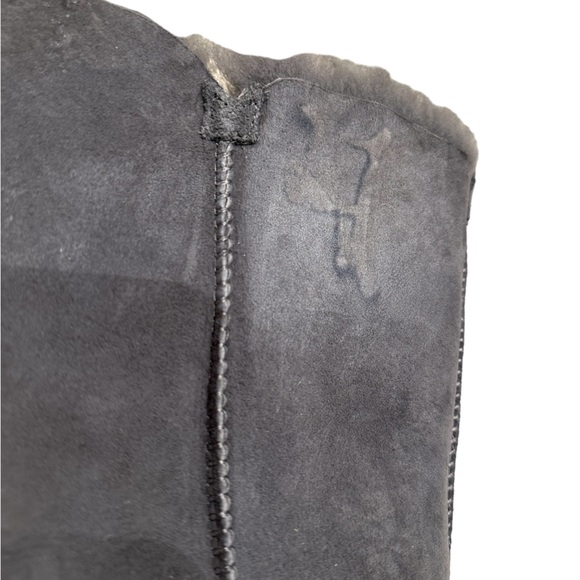 Women’s UGG Bailey Button Triplet II Boot - Picture 7 of 8